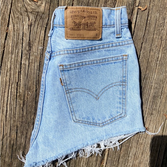 Vintage Levi’s Cut Off Denim Shorts Size 28 - Picture 11 of 12